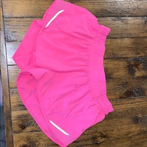 Pink lululemon hotty hot shorts 2.5”